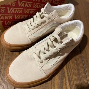 OLD SKOOL VANS IN OATMEAL (US MEN size 4//US WOMEN size 5.5)